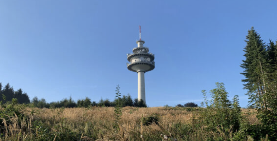 Der Fernsehturm Ansfelden:  Ein Riese und doch ein Zwerg